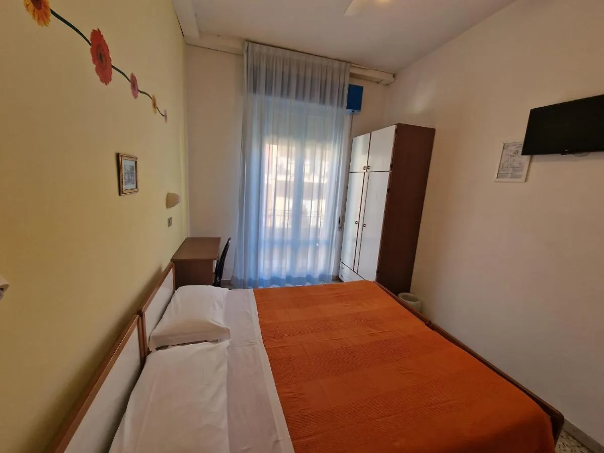 Hotel Clara Rimini 2*,